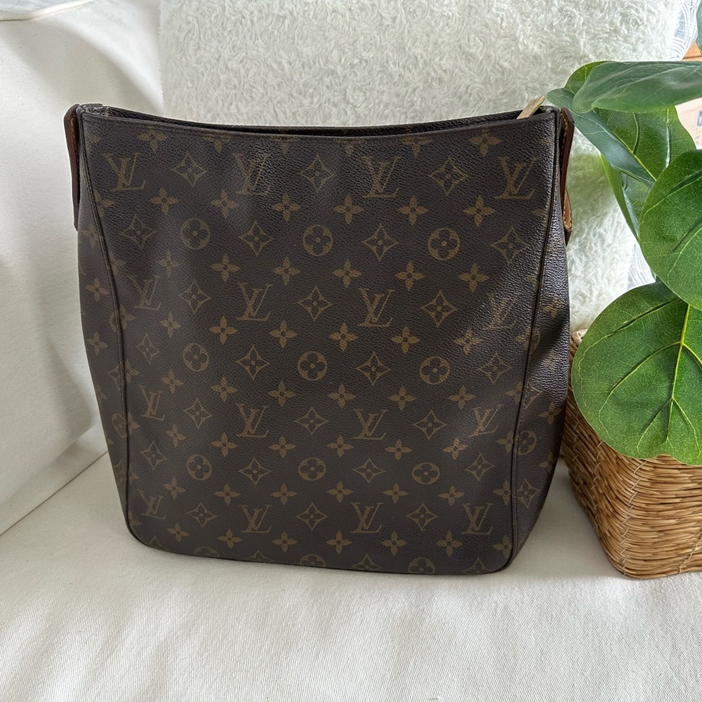 Louis Vuitton Looping MM Monogram Shoulder Bag - Picture 2 of 7